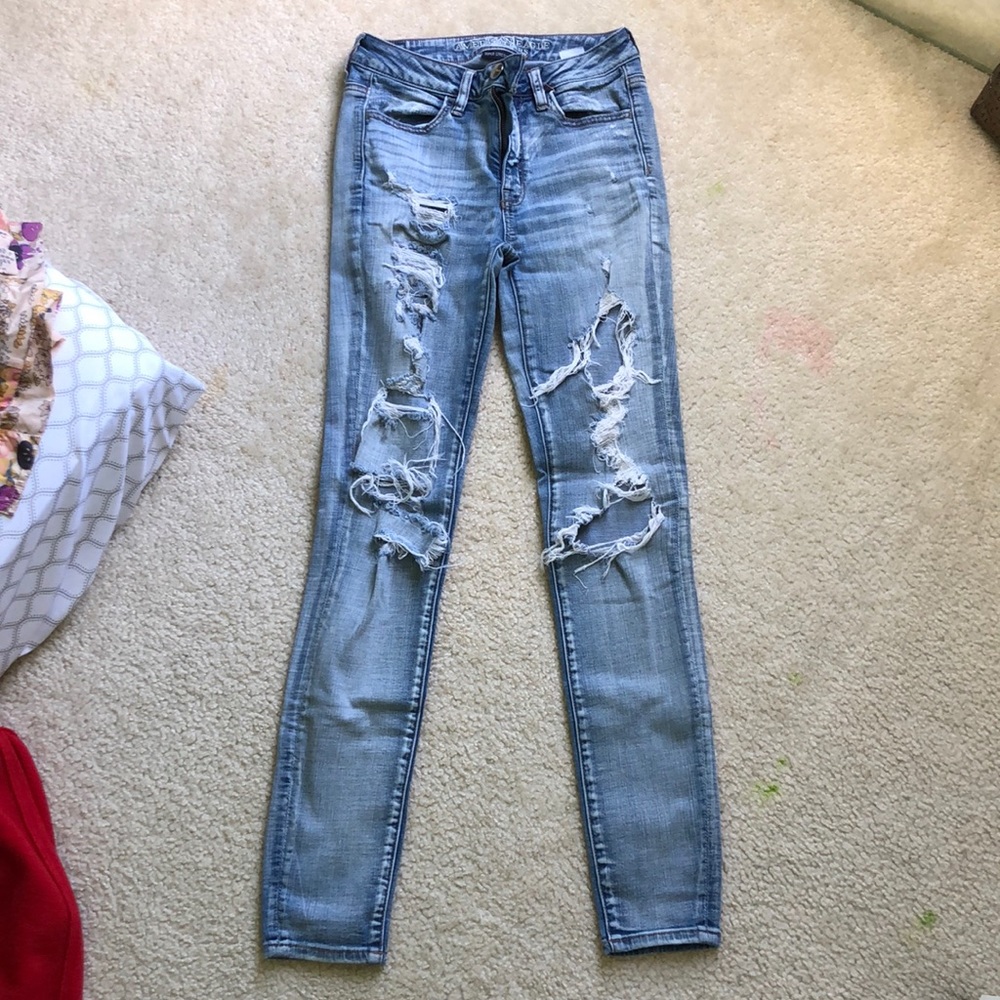 Ripped high waisted jeans